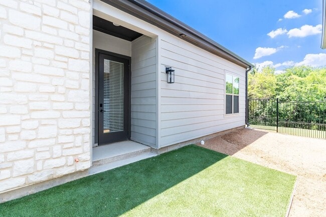 Building Photo - 1884 Bernard St