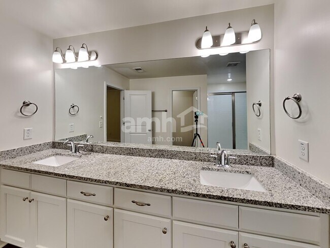 Building Photo - 234 McBee Pl