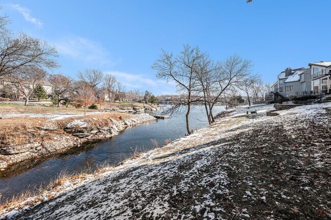 Building Photo - Renovated Lakefront 5 Bedroom Home with 2 Garages!