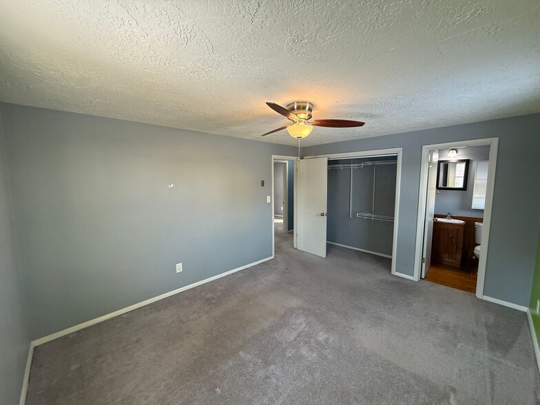 Building Photo - 7215 Shady Ln