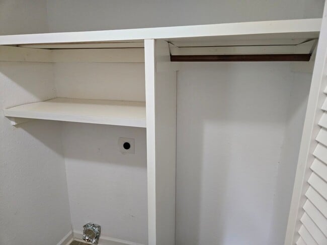 Building Photo - 2 bedroom 1 bath