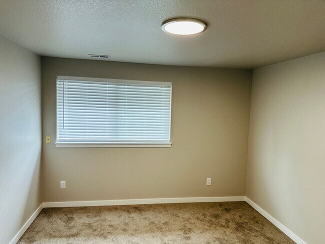 Building Photo - 710 SE 135th Ct