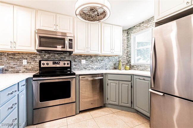 Primary Photo - 1 High Point Cir W