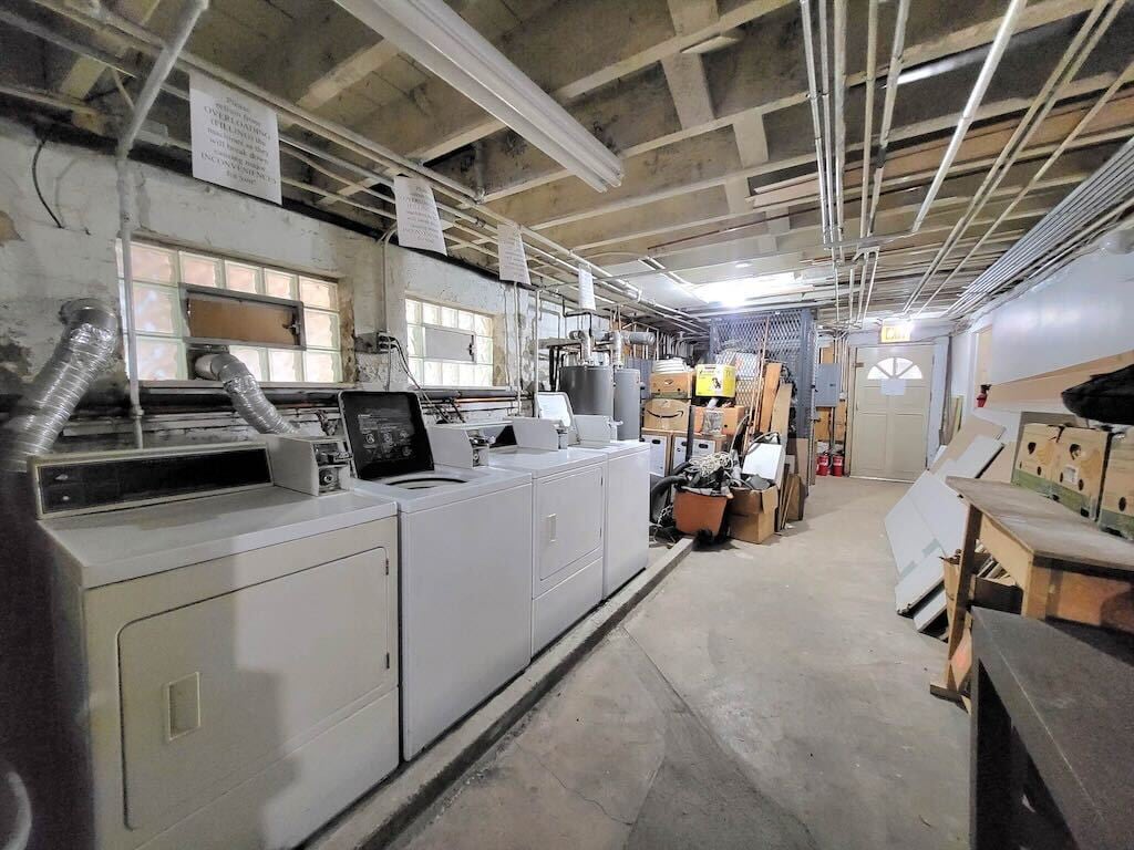 Building Photo - 1471 W Erie St