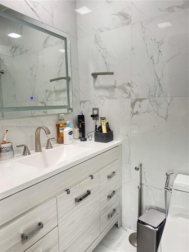 Building Photo - 3807 Hayes St