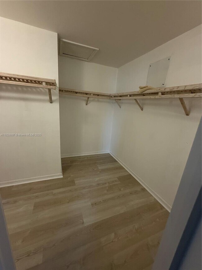 Building Photo - 4025 SW 14th Pl