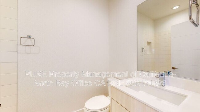 Building Photo - 221 Gambrel Cir