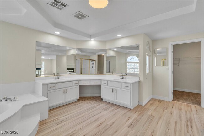 Building Photo - 3604 N Campbell Rd
