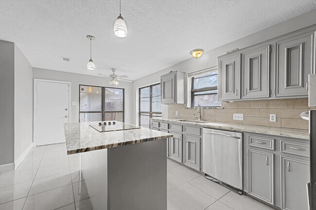 Building Photo - 7223 Mission Ct Dr