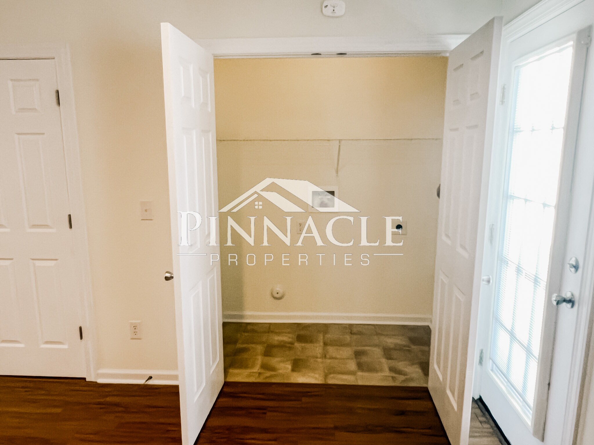 Building Photo - 208 Colonnade St