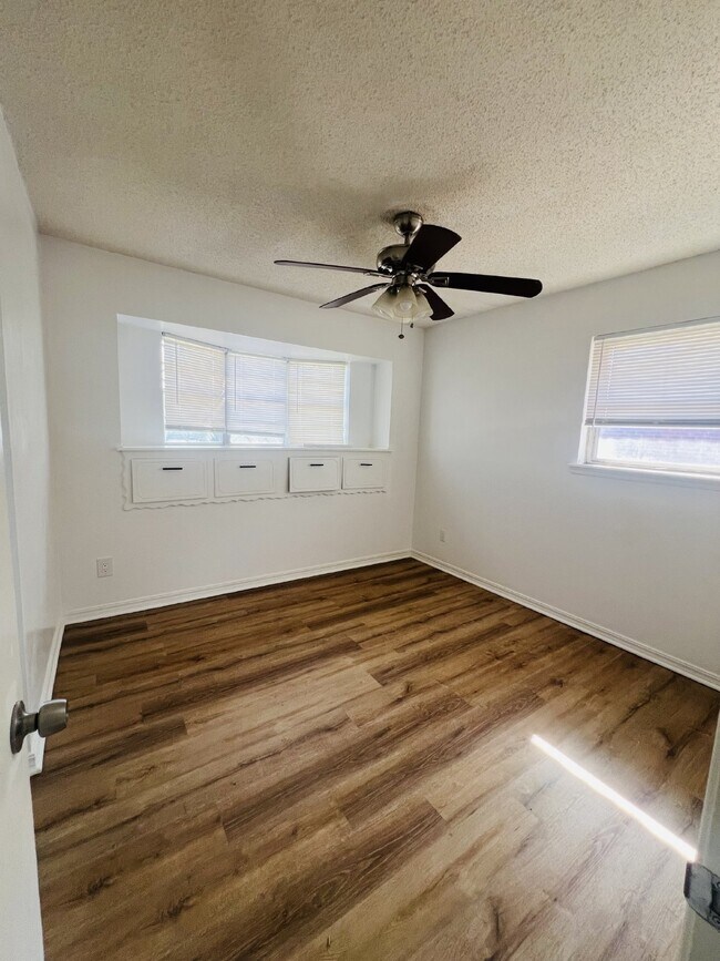 Building Photo - 840 N Windermere Dr