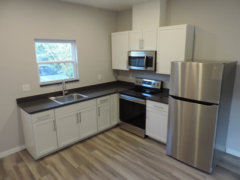 Building Photo - 2704 E Washington St