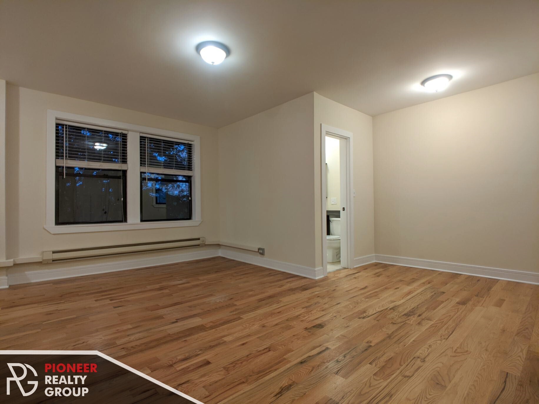 Building Photo - 4542 N Damen Ave