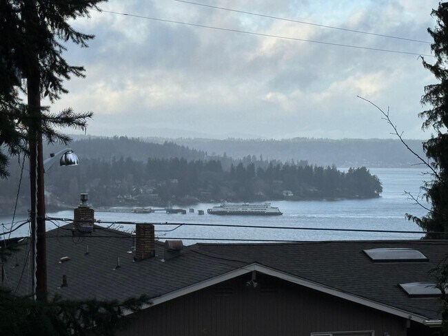 Building Photo - 11022 Palisades Ave SW