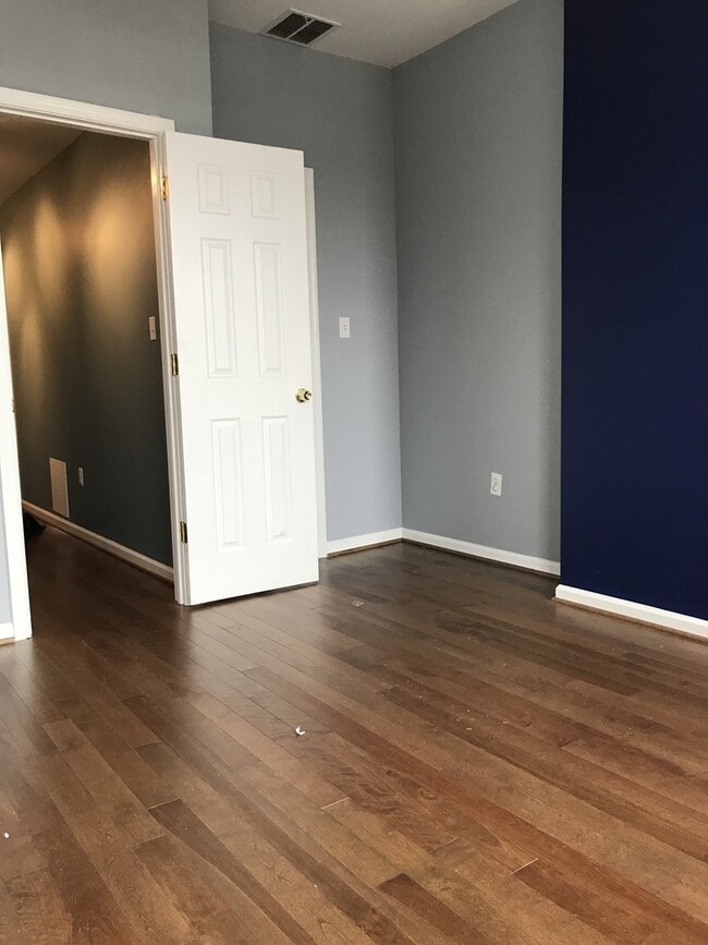 Building Photo - Charming 2 Bedroom/1.5 Bathroom Townhome in Remington, MD!