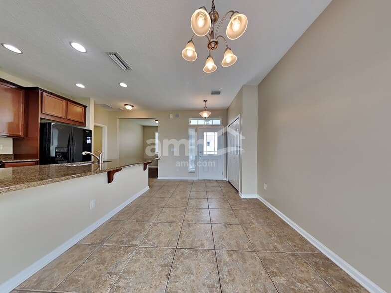 Building Photo - 304 Blossom Way