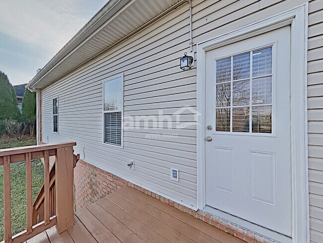 Building Photo - 6852 Scarlet Ridge Dr