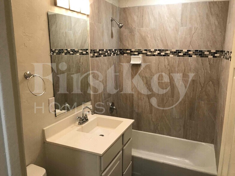 Building Photo - 4319 N 15th Ave