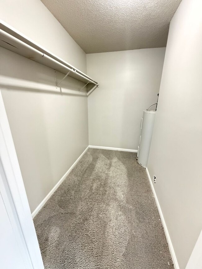 Building Photo - 1 Bedroom