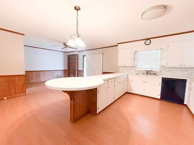 Building Photo - 3-Bedroom Home with Spacious Yard, Storage Shed & Natural Light