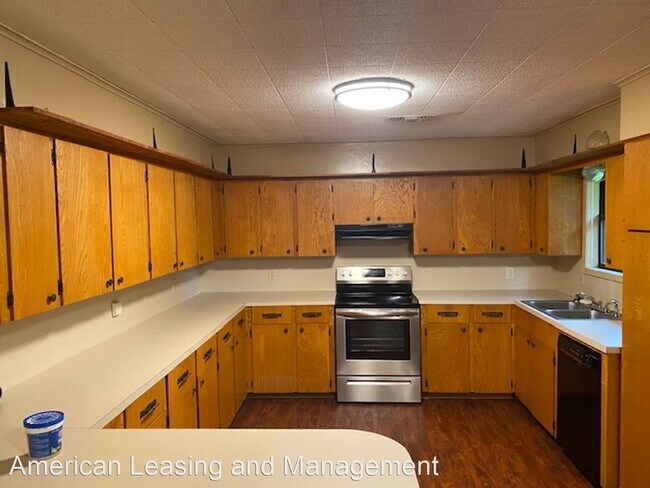 Building Photo - 3 br, 2 bath House - 358 Preston St