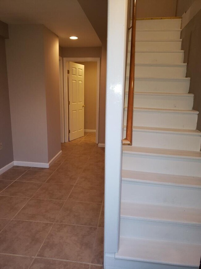 Building Photo - 506 Stafford Rd