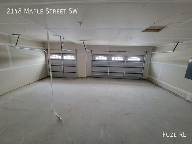 Building Photo - 2148 Maple St SW
