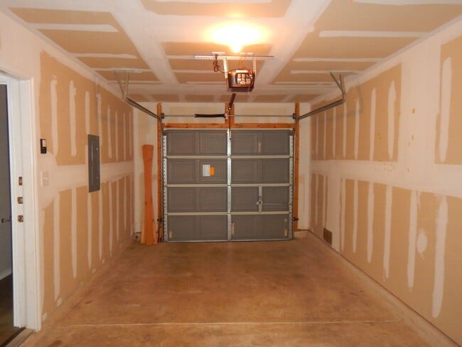 Building Photo - 16127 Branding Pass