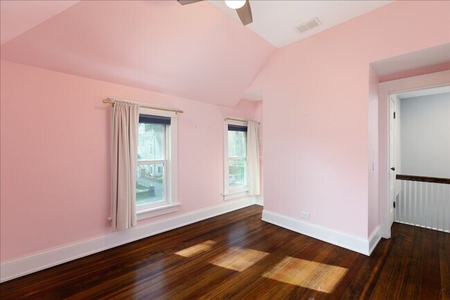 Building Photo - 18 N Main St