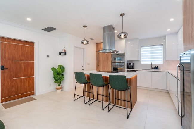 Building Photo - 616 NE 16th Terrace