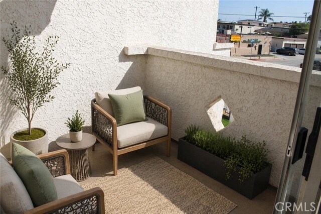 Building Photo - 260 E Beverly Blvd