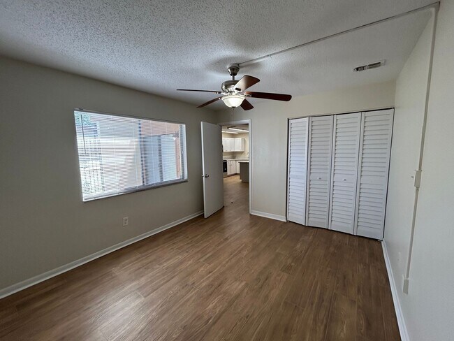 Building Photo - 2611 Antilles Dr