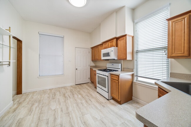 Building Photo - 1848 W Wabansia Ave