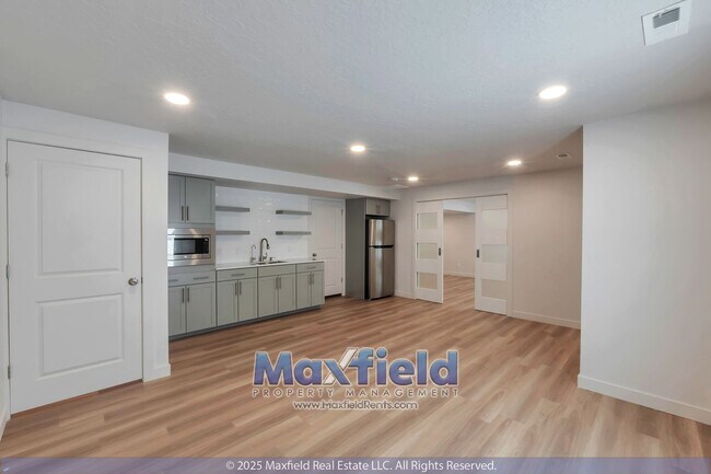 Building Photo - Saratoga Springs 5BD - 3.5BTH - 2GAR