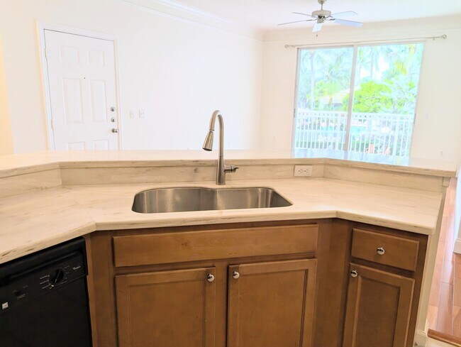 Building Photo - 3210 Myrtlewood Cir E