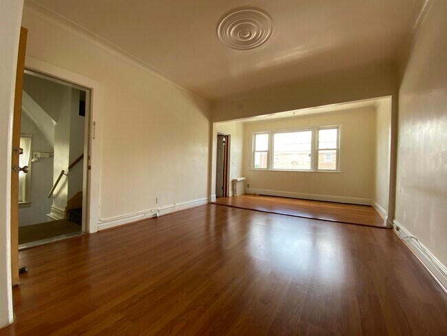 Primary Photo - 172 W 49th St