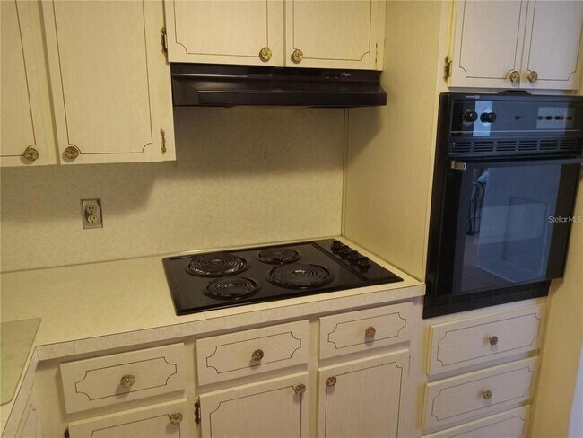 Building Photo - 2462 Brazilia Dr
