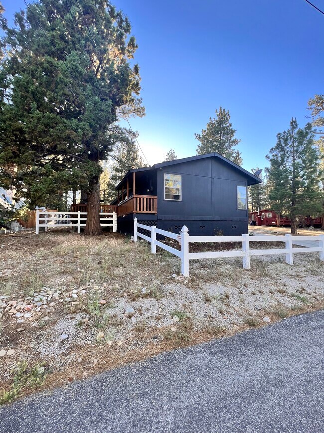 Building Photo - 313 Brewer Way
