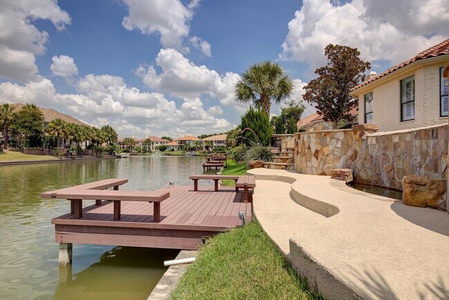 Building Photo - 18422 Windsor Lakes Dr