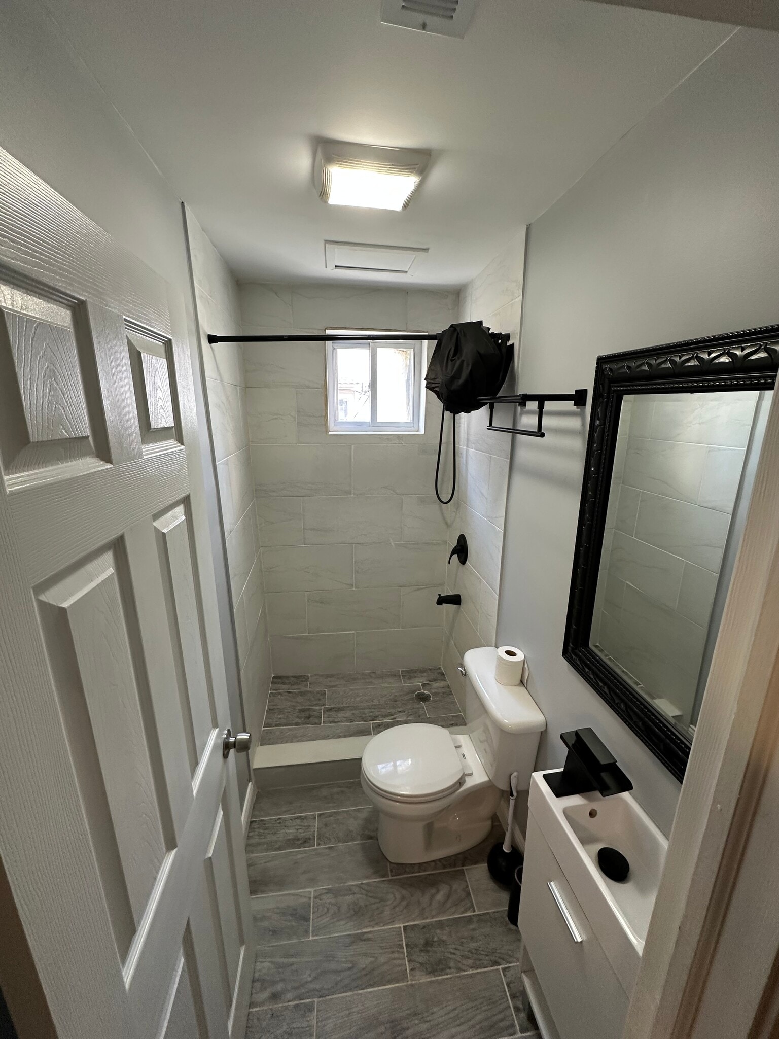 Building Photo - 2712 W 25th St