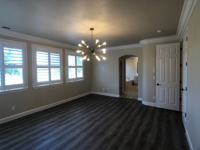 Building Photo - Stunning Eagle Ridge Home