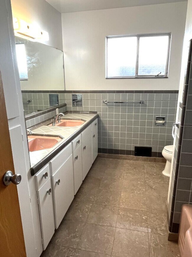 Building Photo - 7731 Filice Dr