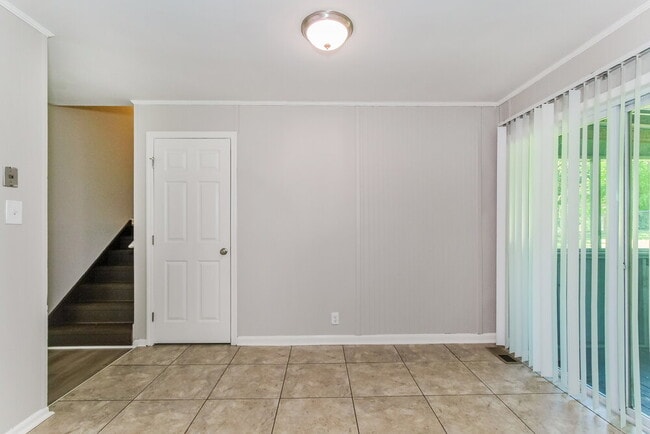Building Photo - 201 Beechwood Dr