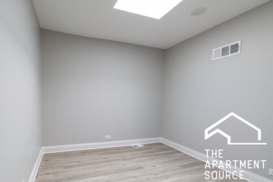 Building Photo - 744 W Gordon Ter