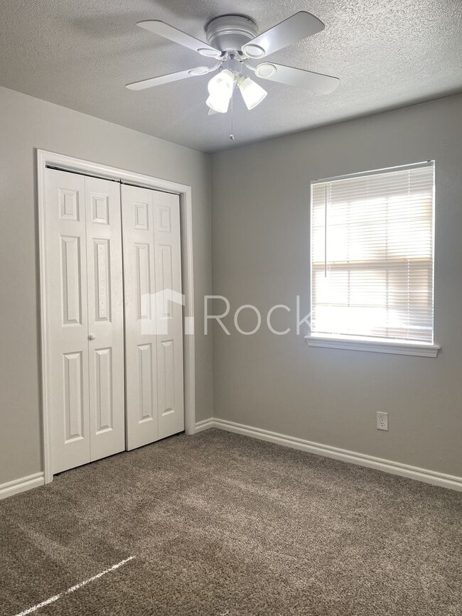 Building Photo - 3 bedroom/2 bathroom home in Moore Schools