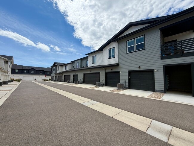 Building Photo - 2120 Falling Leaf Dr