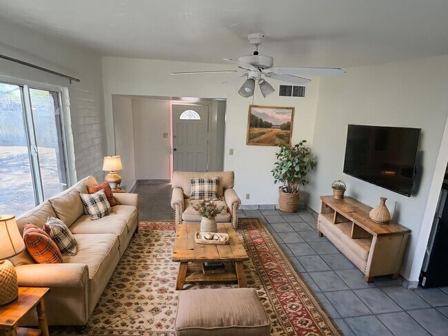 Building Photo - Great central location on cul-de-sac