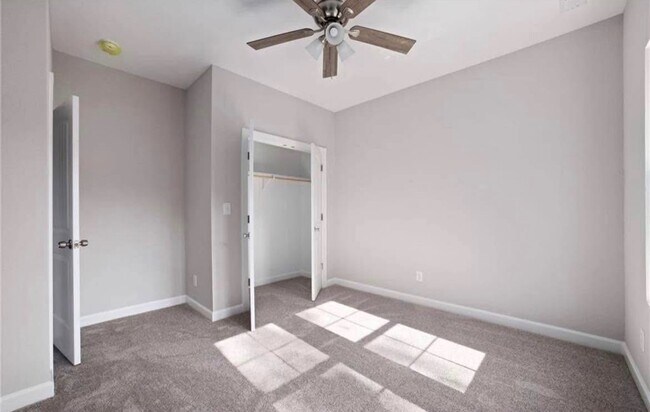 Building Photo - 833 A Ave