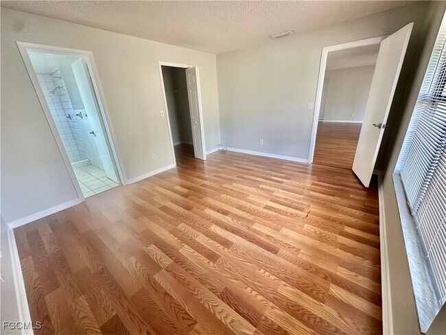 Building Photo - 221 SW 34th Terrace