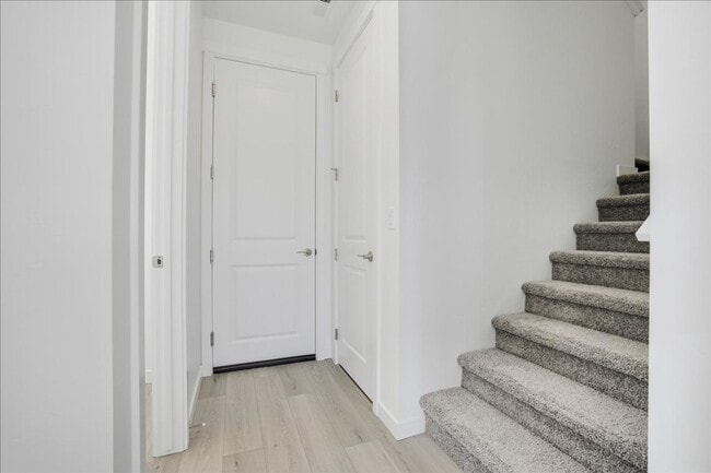 Building Photo - BRAND NEW LARGE 3 Bed 2.5 Bath Townhouse